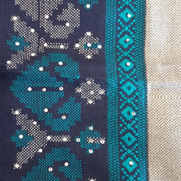 Scarf  20 1/2 by 83 inches - Picture 3 of 4